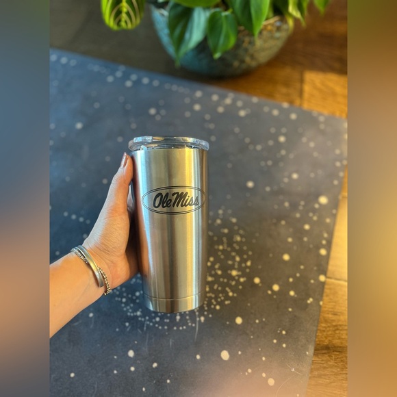 Ole Miss Yeti Rambler Tumbler 20 oz - Picture 1 of 5